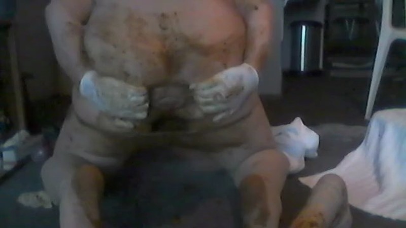 A fat man crap himself, put his turs up his ass and masturbates his cock.