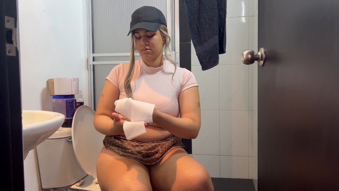 Colombianbigass – Delivery brings a package inside her asshole.