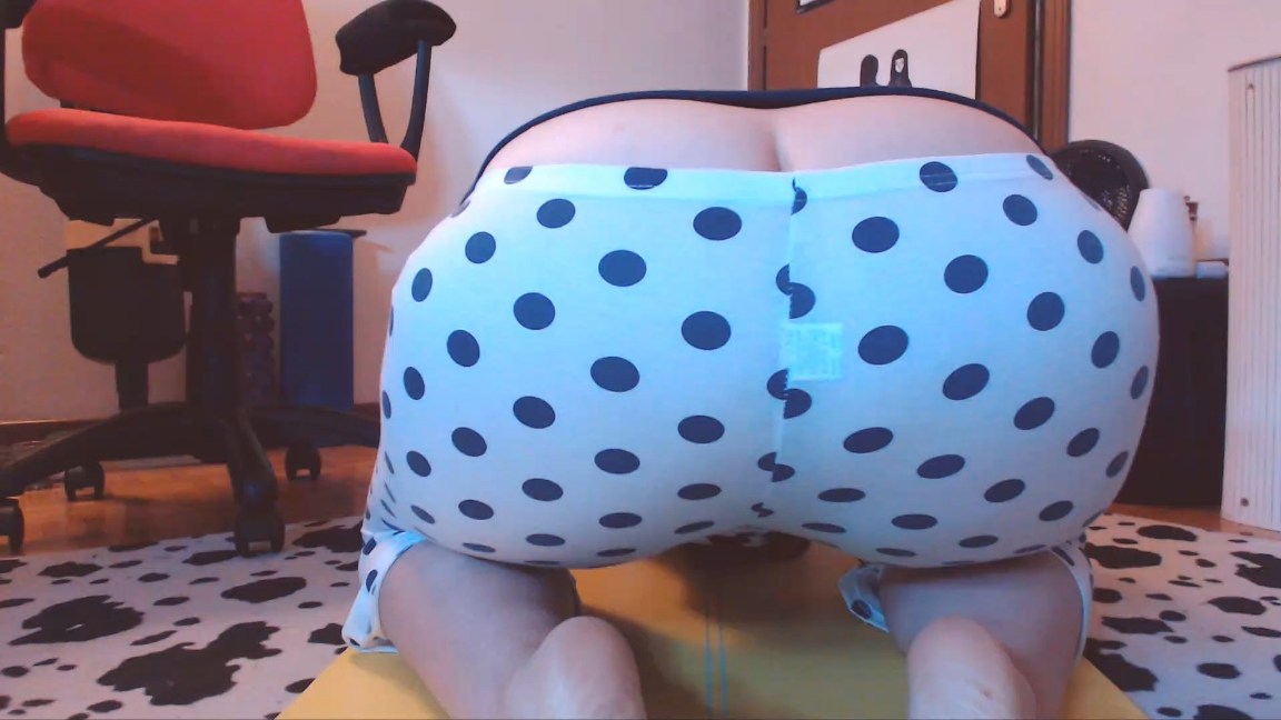 Nicolettaxxx Scat Yoga P1