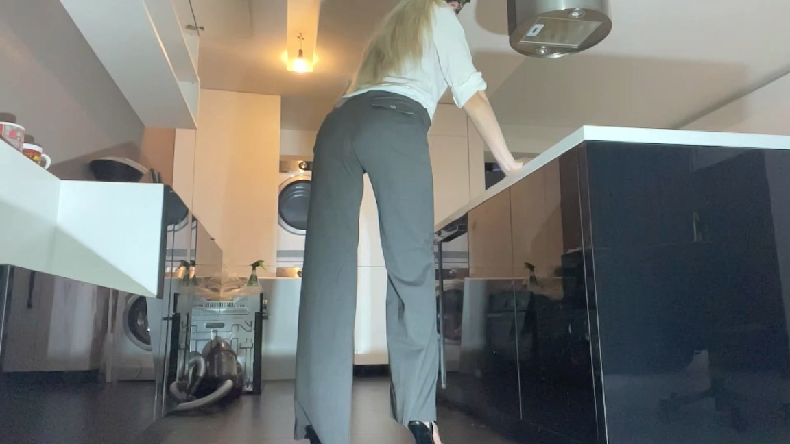 thefartbabes – Poopy Offcie Pants.