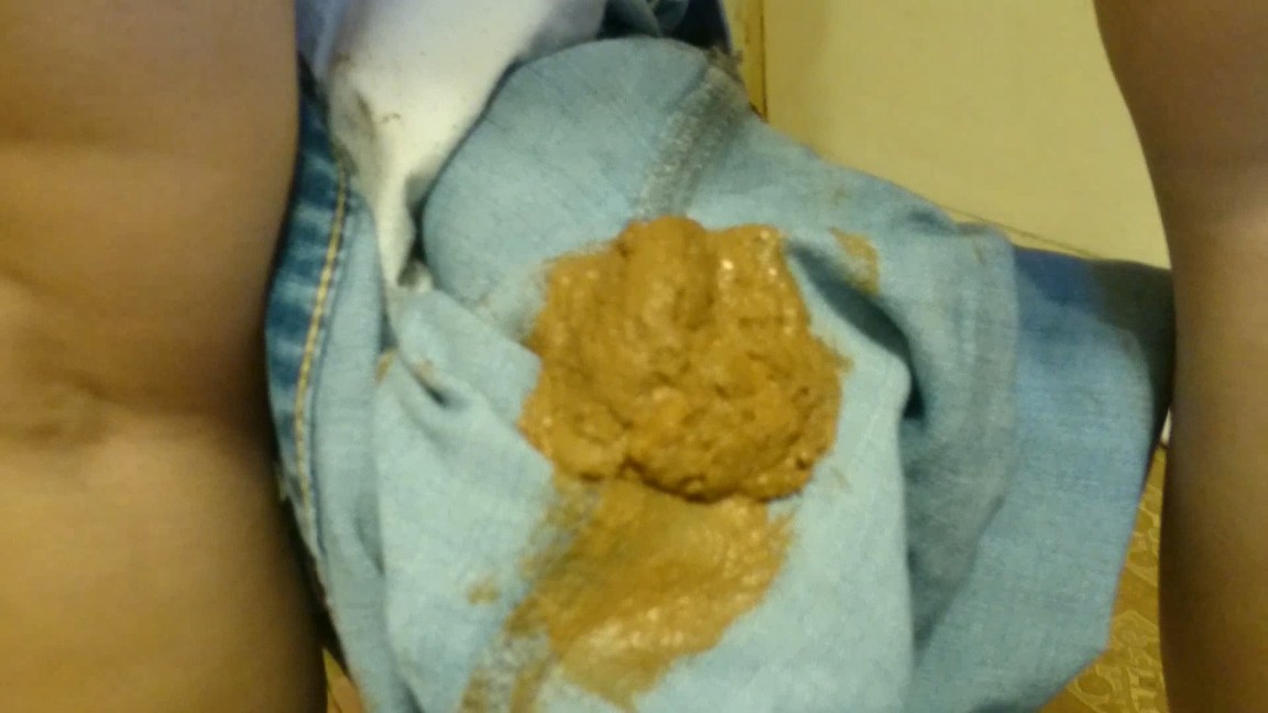 Brown Wife – Extreme! Shiting in the Public Hall.