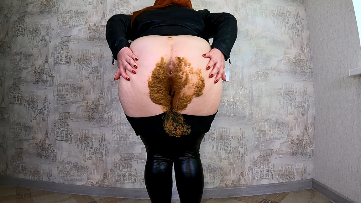 cleopatra – Leather Outfit Fragrant Shit